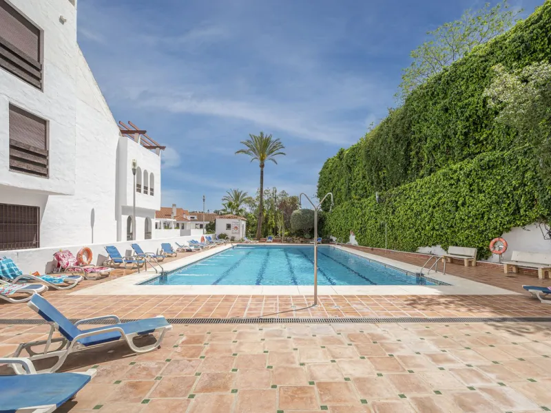 Luxury renovation in Nueva Andalucia. Top quality refurbishment with underfloor heating in the bathrooms and modern fire place.  In la Maestranza, a closed development with 24 hours security, very well maintained gardens and green areas with 2 pools (one 