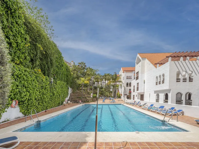 Luxury renovation in Nueva Andalucia. Top quality refurbishment with underfloor heating in the bathrooms and modern fire place.  In la Maestranza, a closed development with 24 hours security, very well maintained gardens and green areas with 2 pools (one 