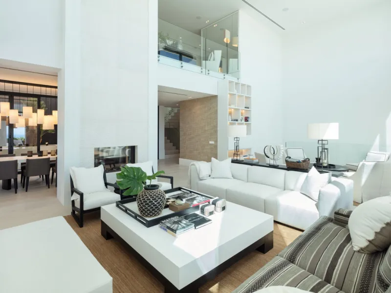 Bespoke and brand new contemporary home, situated on one of the last remaining available plots in El Herrojo, within the La Quinta Golf & Country Club resort, offering maximum accommodation in a prime location. The villa has been built and design to the h
