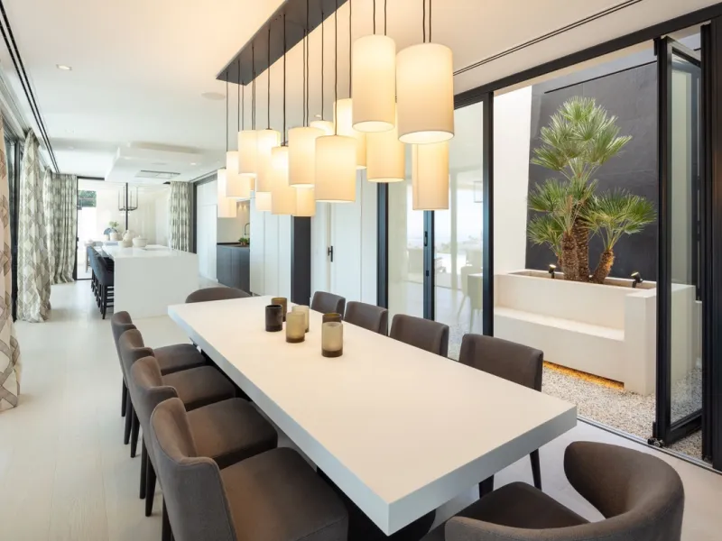 Bespoke and brand new contemporary home, situated on one of the last remaining available plots in El Herrojo, within the La Quinta Golf & Country Club resort, offering maximum accommodation in a prime location. The villa has been built and design to the h