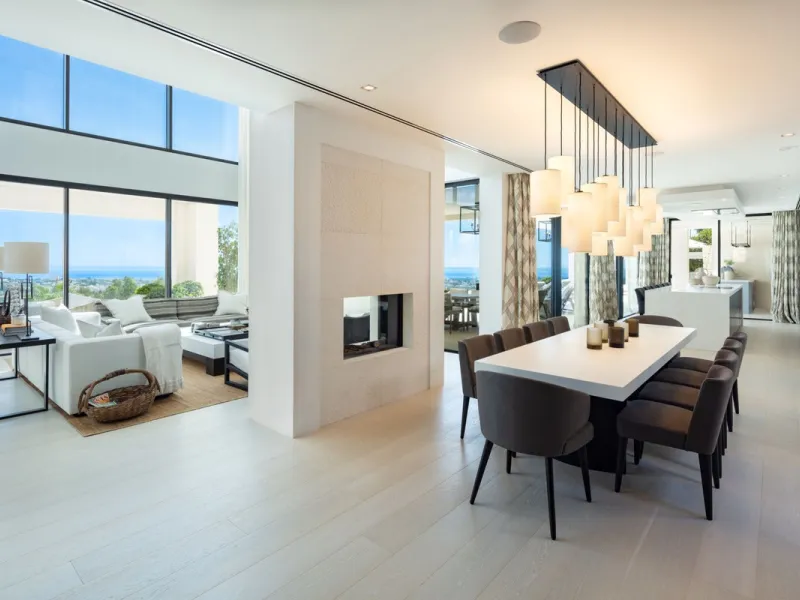 Bespoke and brand new contemporary home, situated on one of the last remaining available plots in El Herrojo, within the La Quinta Golf & Country Club resort, offering maximum accommodation in a prime location. The villa has been built and design to the h