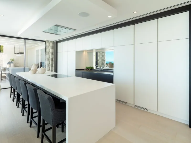 Bespoke and brand new contemporary home, situated on one of the last remaining available plots in El Herrojo, within the La Quinta Golf & Country Club resort, offering maximum accommodation in a prime location. The villa has been built and design to the h