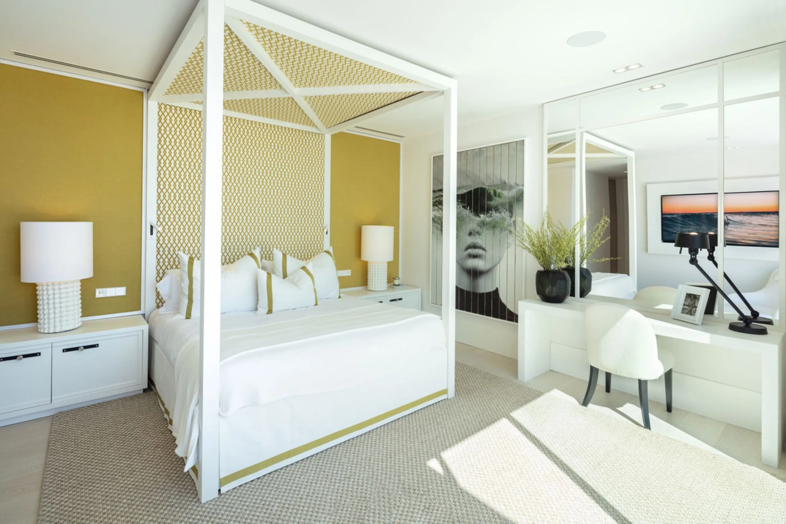 Bespoke and brand new contemporary home, situated on one of the last remaining available plots in El Herrojo, within the La Quinta Golf & Country Club resort, offering maximum accommodation in a prime location. The villa has been built and design to the h