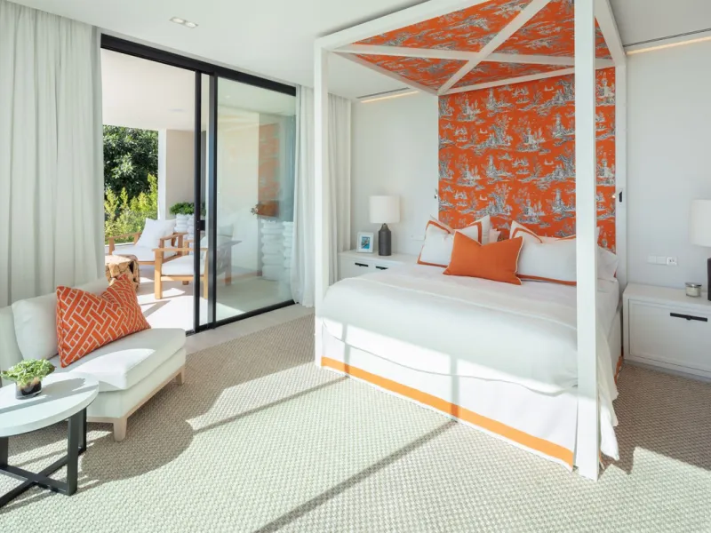 Bespoke and brand new contemporary home, situated on one of the last remaining available plots in El Herrojo, within the La Quinta Golf & Country Club resort, offering maximum accommodation in a prime location. The villa has been built and design to the h
