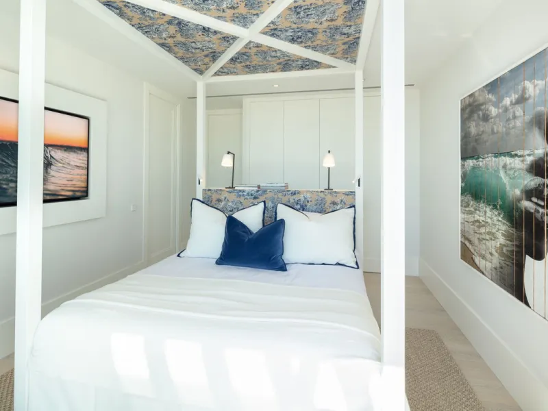 Bespoke and brand new contemporary home, situated on one of the last remaining available plots in El Herrojo, within the La Quinta Golf & Country Club resort, offering maximum accommodation in a prime location. The villa has been built and design to the h
