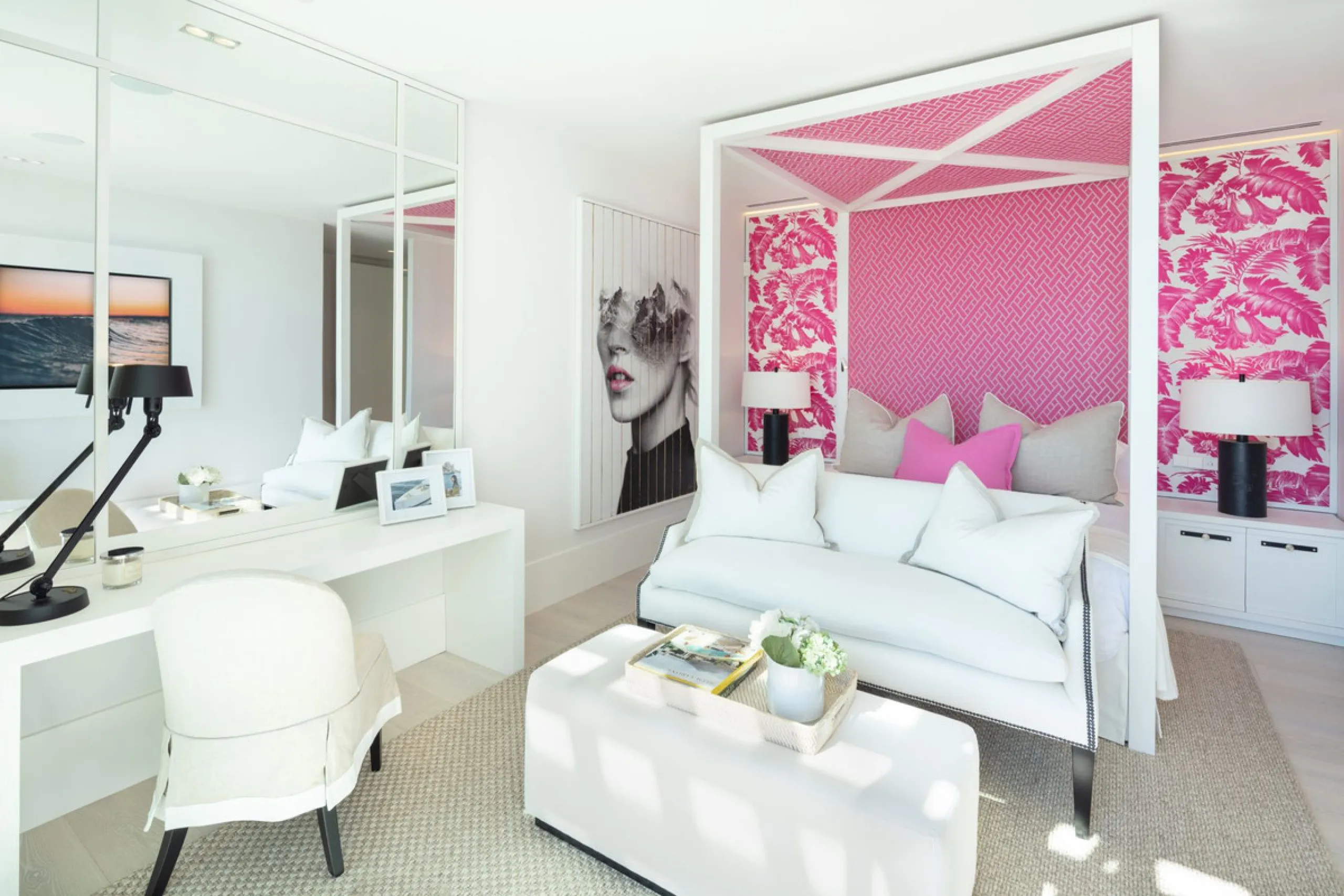 Bespoke and brand new contemporary home, situated on one of the last remaining available plots in El Herrojo, within the La Quinta Golf & Country Club resort, offering maximum accommodation in a prime location. The villa has been built and design to the h