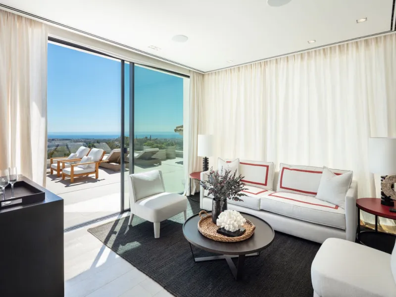 Bespoke and brand new contemporary home, situated on one of the last remaining available plots in El Herrojo, within the La Quinta Golf & Country Club resort, offering maximum accommodation in a prime location. The villa has been built and design to the h