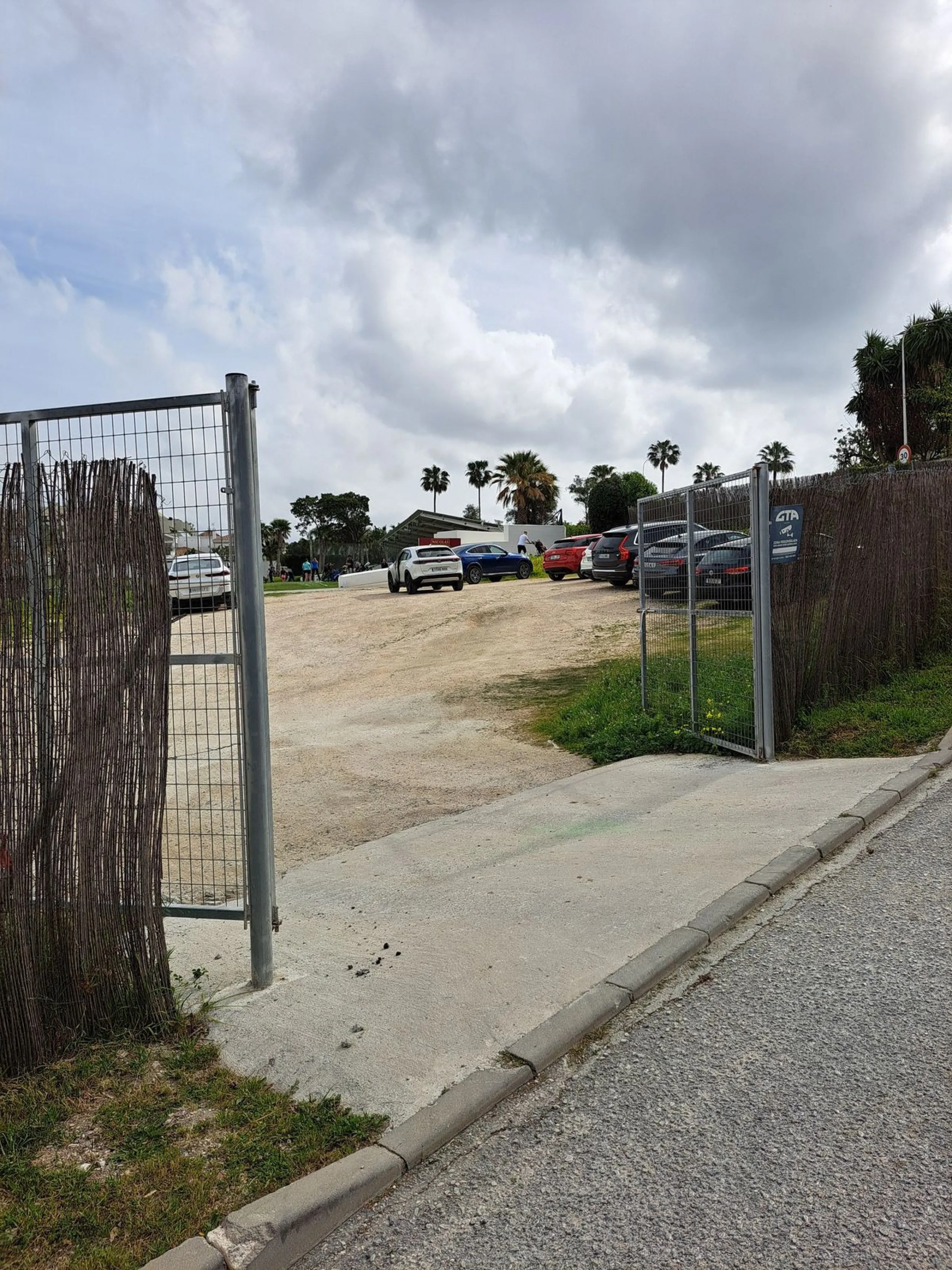 Plot - Residential Plot в продаже в Marbella, Málaga. Площадь дома 928 м². Площадь участка 928 м²