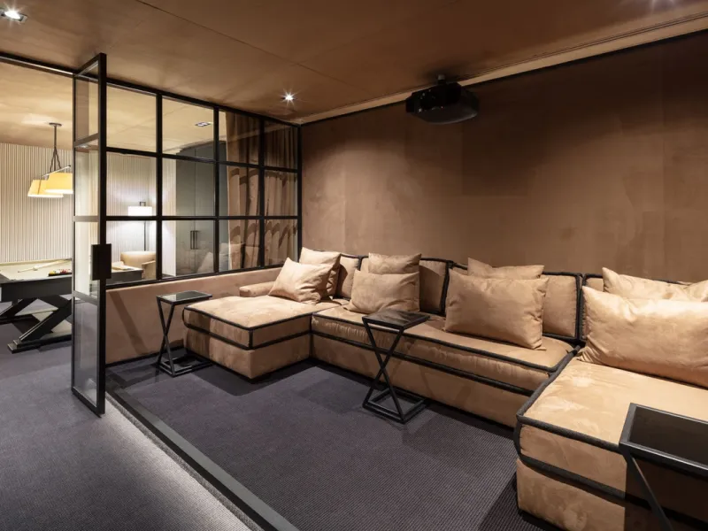 Bespoke and brand new contemporary home, situated on one of the last remaining available plots in El Herrojo, within the La Quinta Golf & Country Club resort, offering maximum accommodation in a prime location. The villa has been built and design to the h