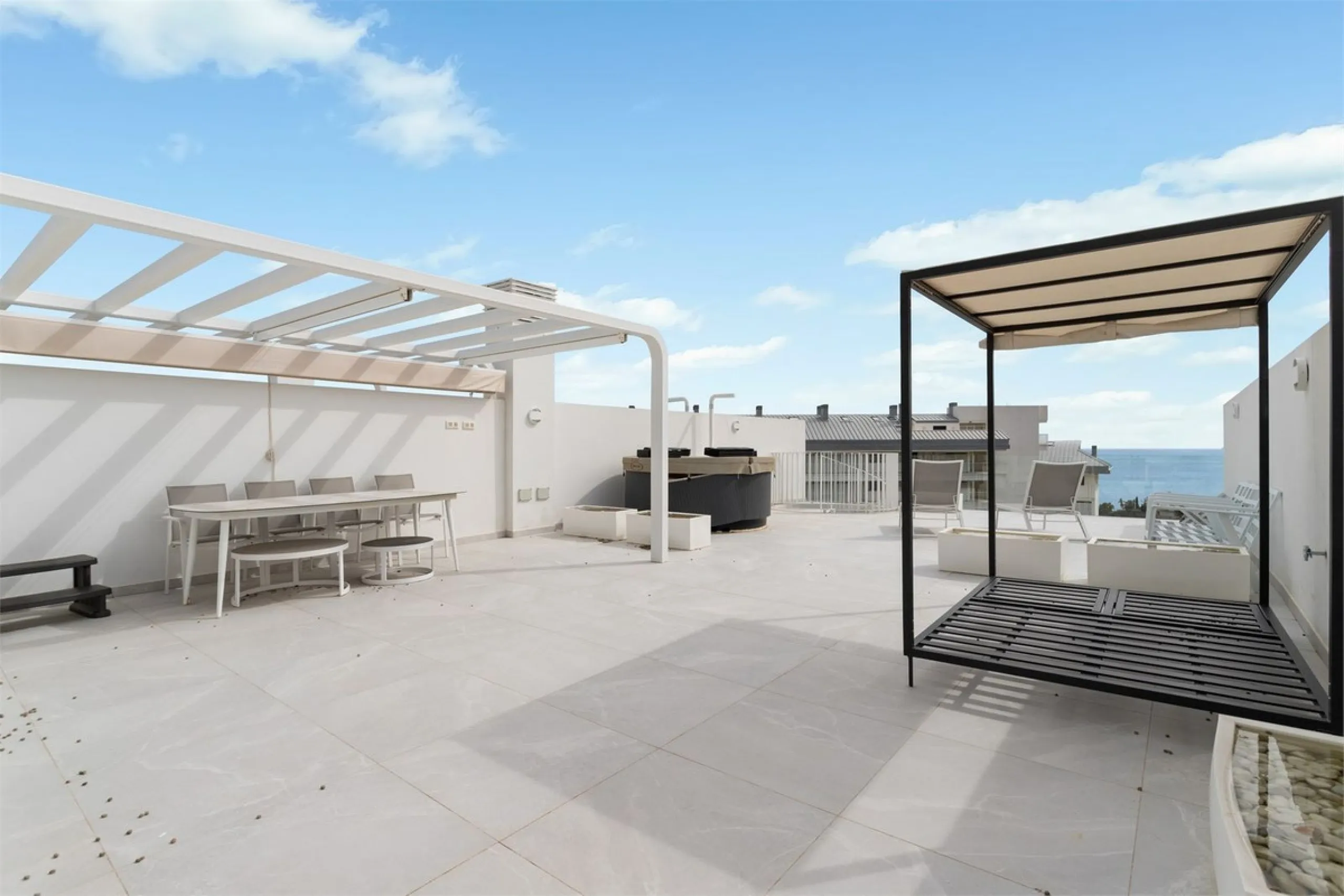Apartment - Penthouse в продаже в Fuengirola, Málaga. В доме 2 спален и 2 ванных комнат. Площадь дома 82 м²