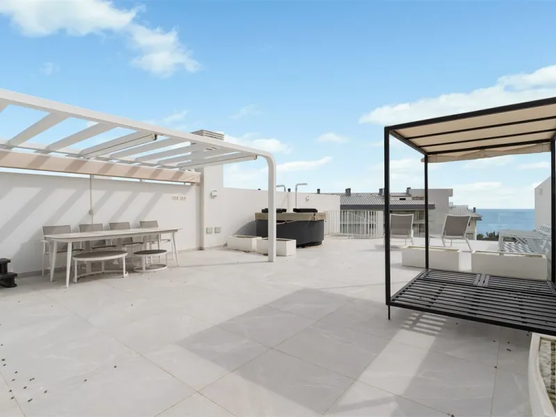 Apartment - Penthouse в продаже в Fuengirola, Málaga. В доме 2 спален и 2 ванных комнат. Площадь дома 82 м²