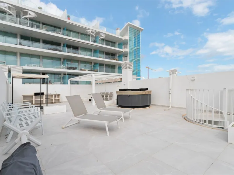 Apartment - Penthouse в продаже в Fuengirola, Málaga. В доме 2 спален и 2 ванных комнат. Площадь дома 82 м²