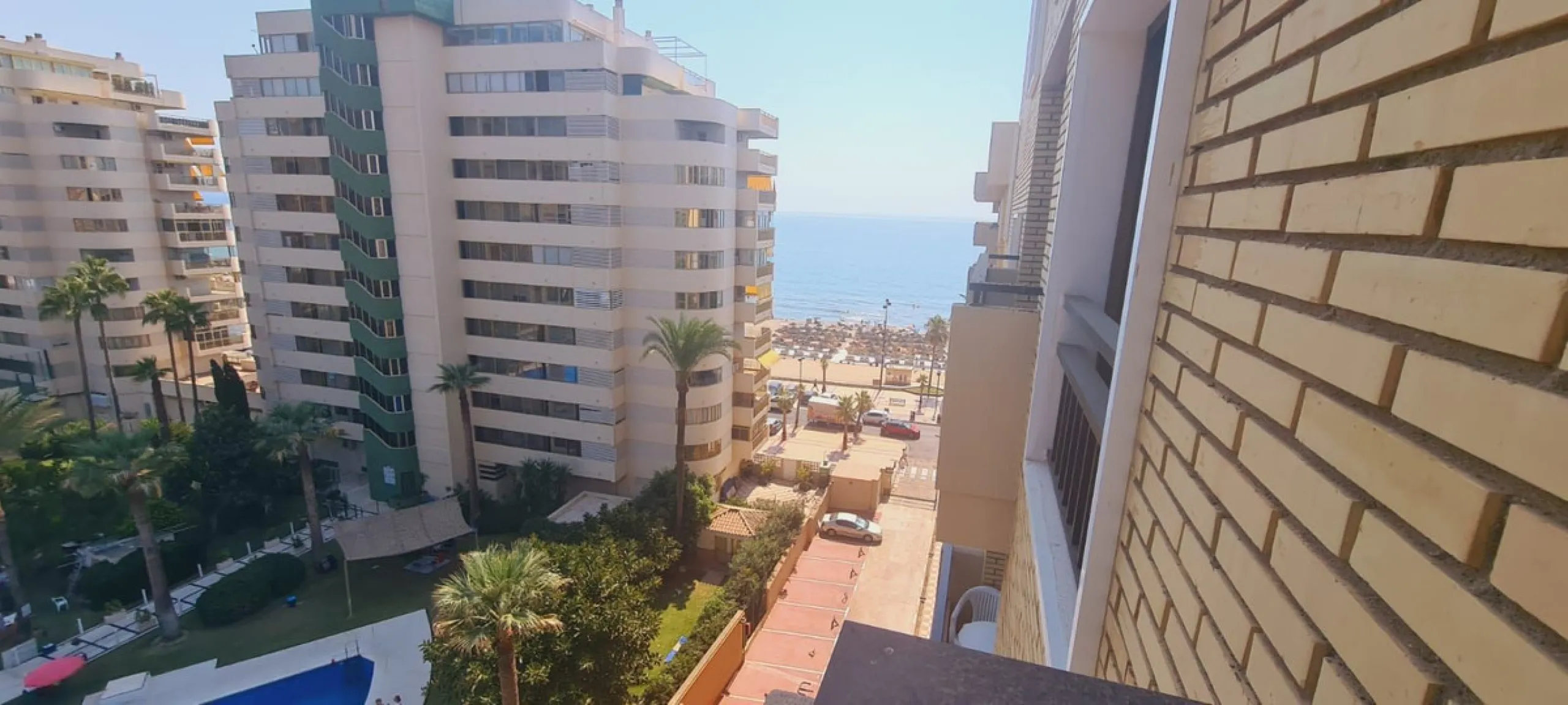 Apartment - Top Floor Apartment в продаже в Fuengirola, Málaga. В доме 1 спален и 1 ванных комнат. Площадь дома 57 м²