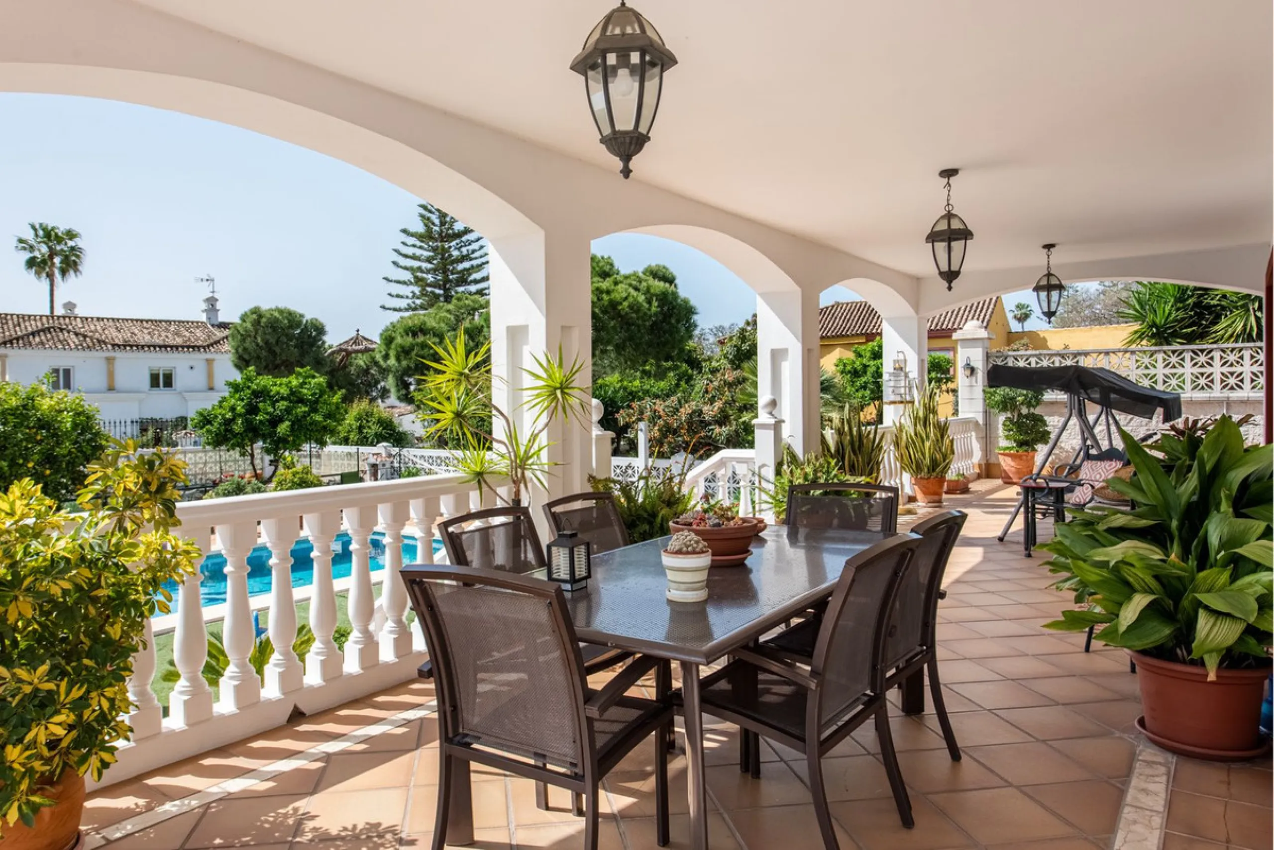 Spacious Villa in central San Pedro! With 3 separate apartments and garage for 10 cars.