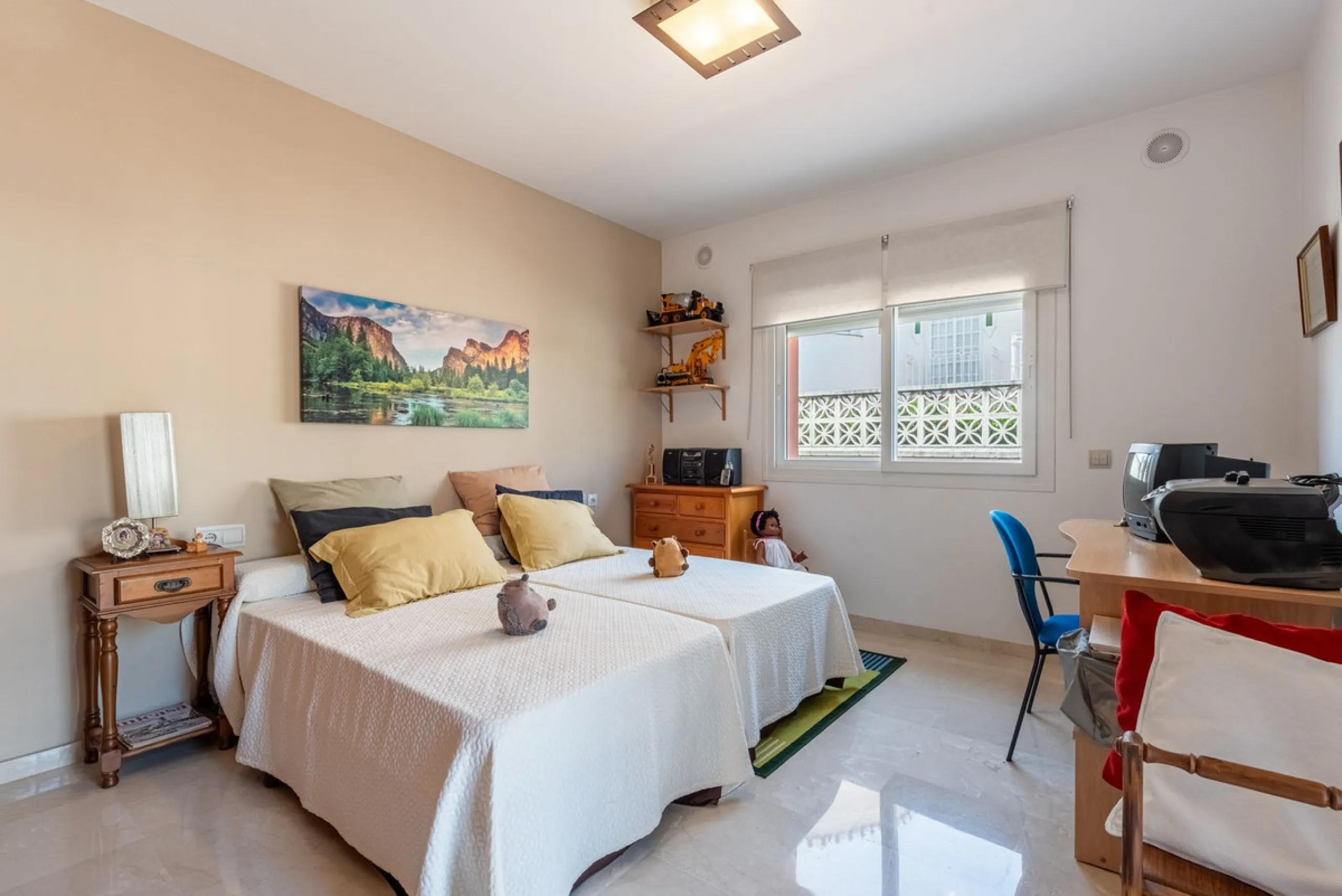 Spacious Villa in central San Pedro! With 3 separate apartments and garage for 10 cars.