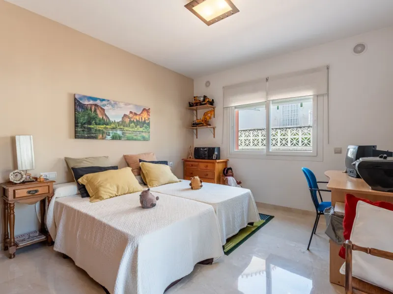 Spacious Villa in central San Pedro! With 3 separate apartments and garage for 10 cars.