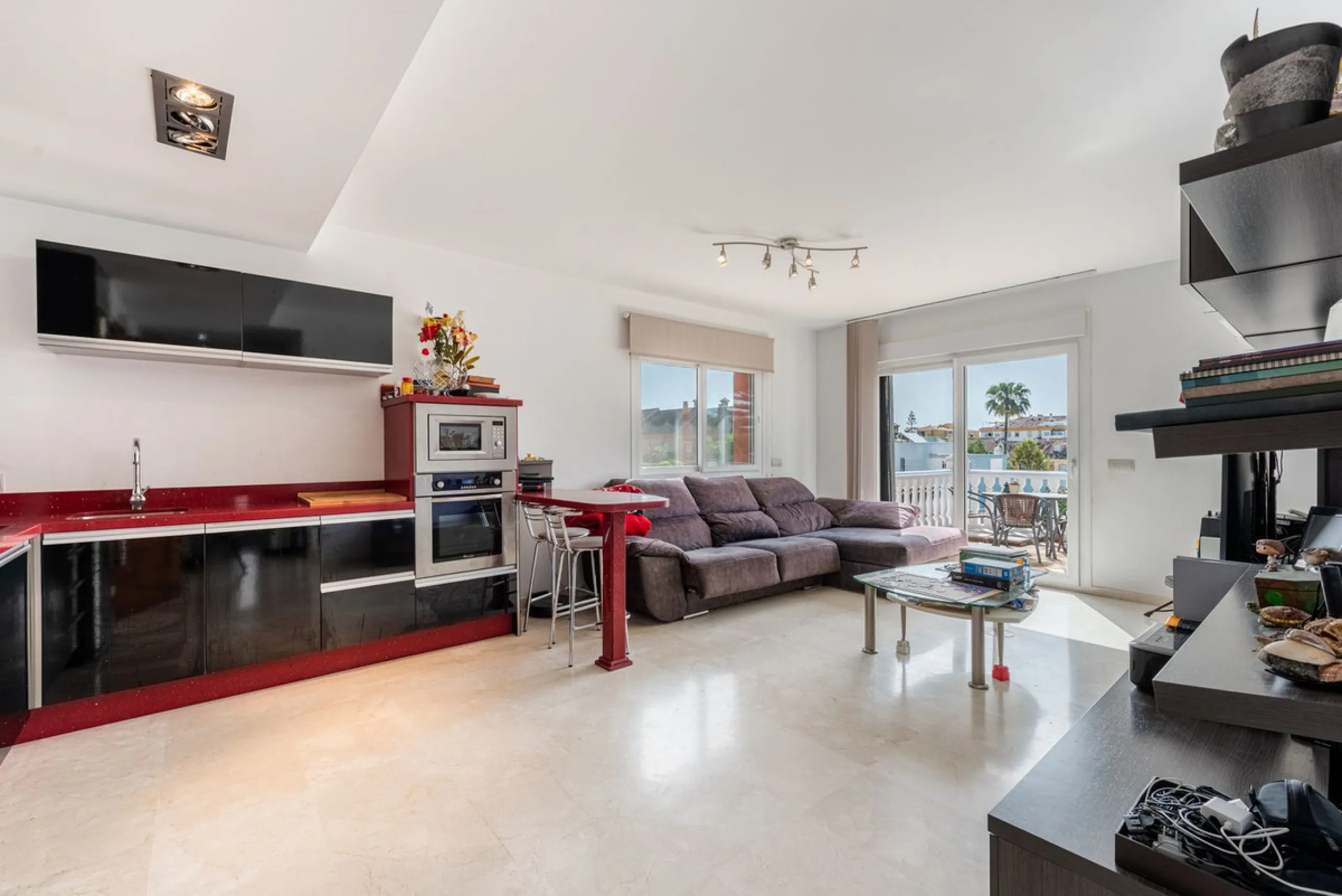 Spacious Villa in central San Pedro! With 3 separate apartments and garage for 10 cars.