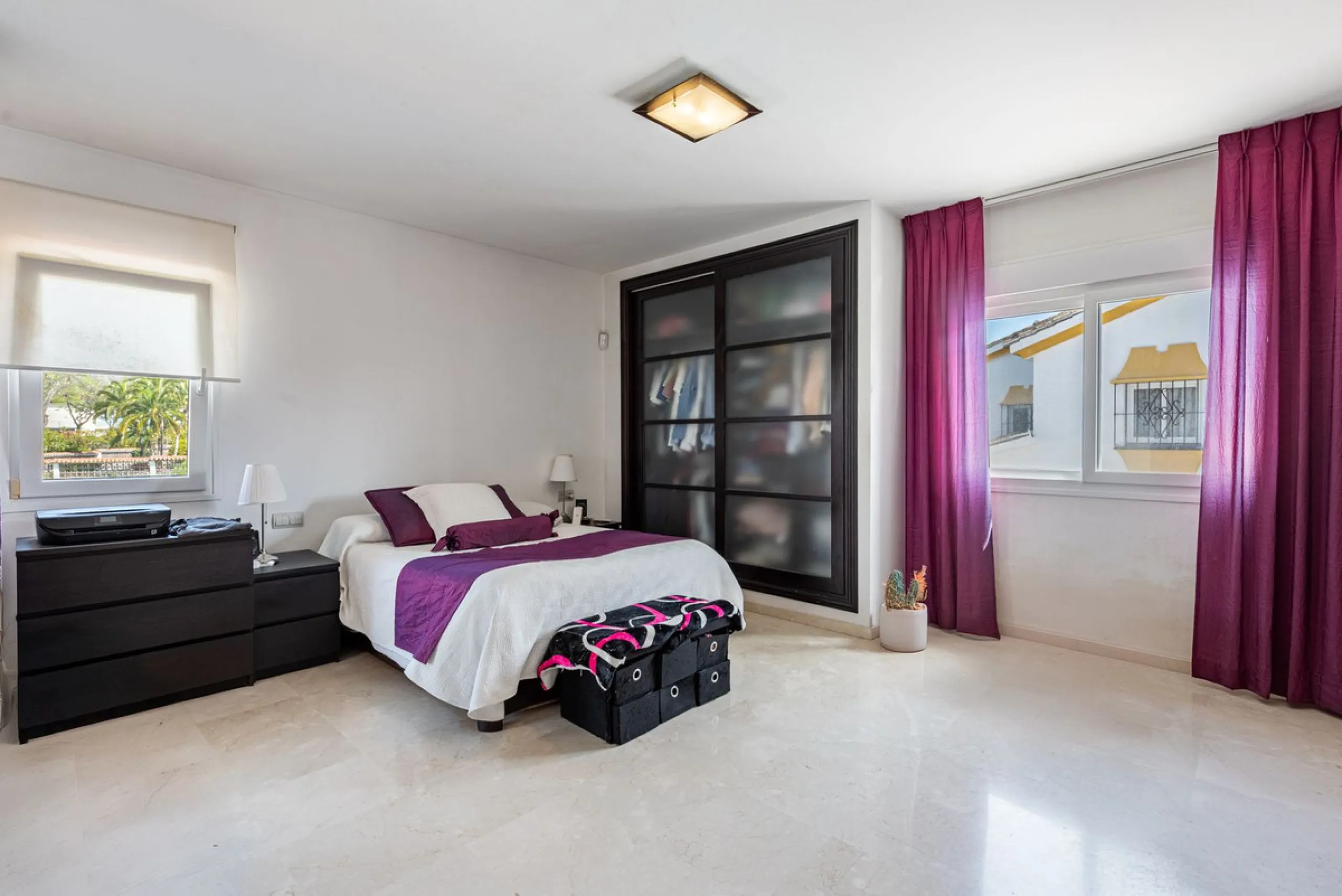 Spacious Villa in central San Pedro! With 3 separate apartments and garage for 10 cars.