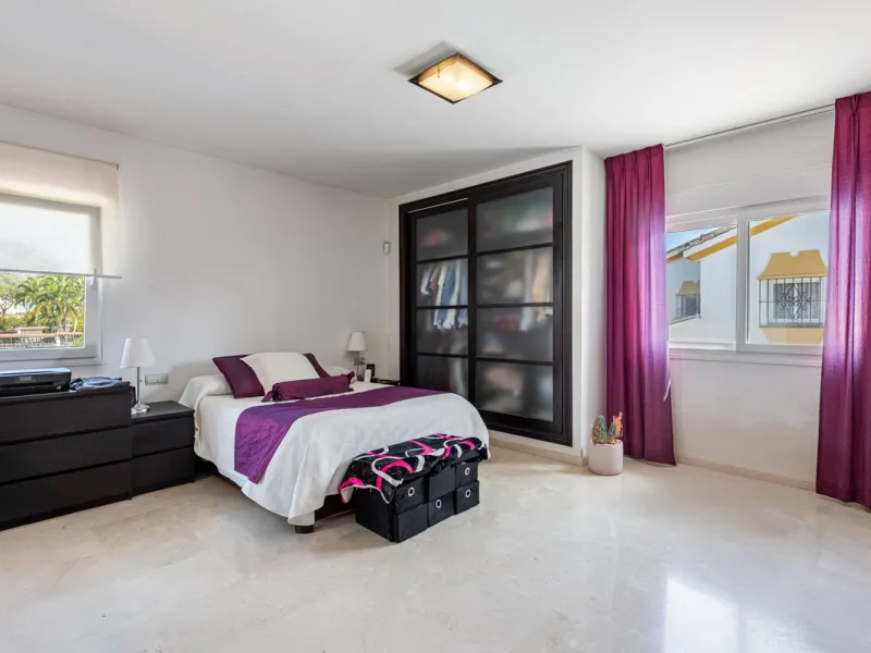 Spacious Villa in central San Pedro! With 3 separate apartments and garage for 10 cars.
