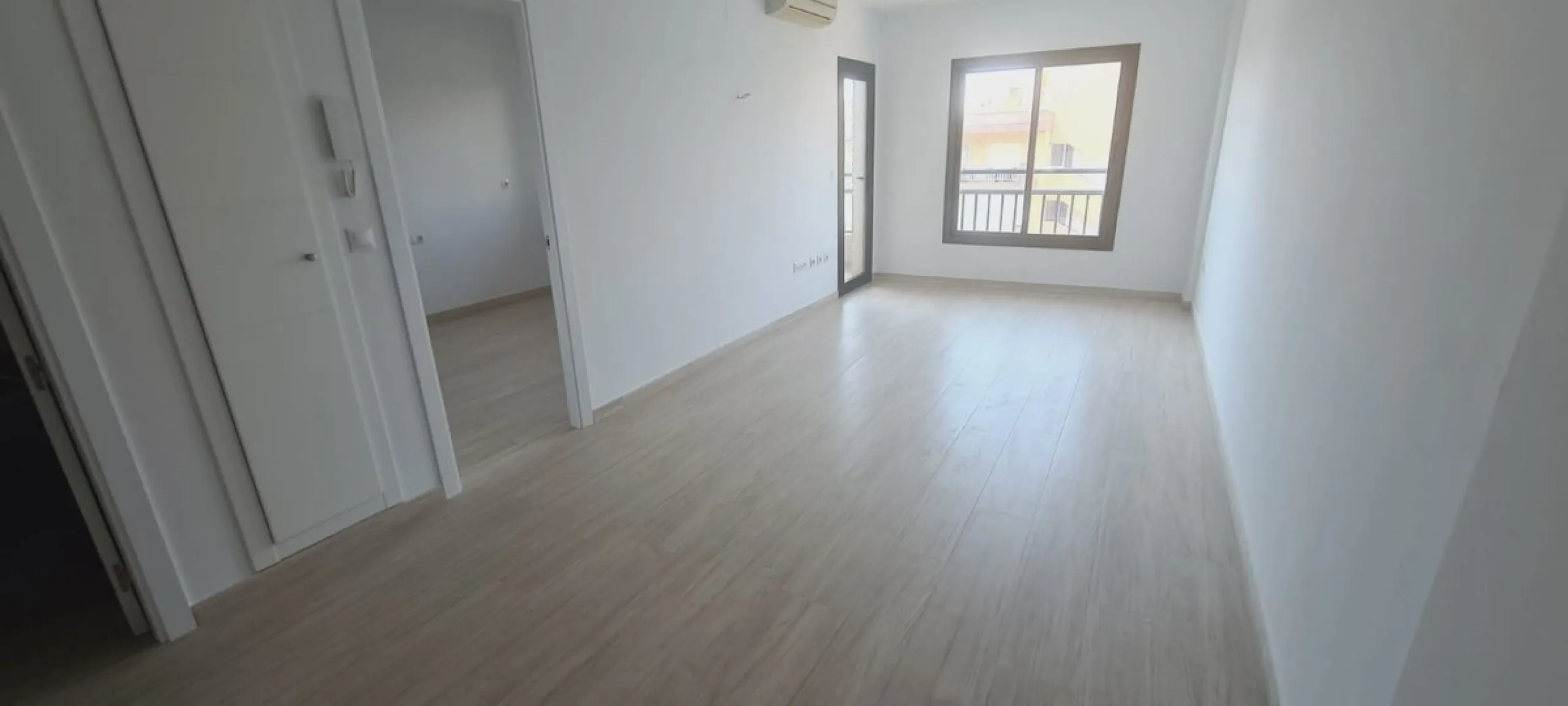 Apartment - Top Floor Apartment в продаже в Fuengirola, Málaga. В доме 1 спален и 1 ванных комнат. Площадь дома 57 м²