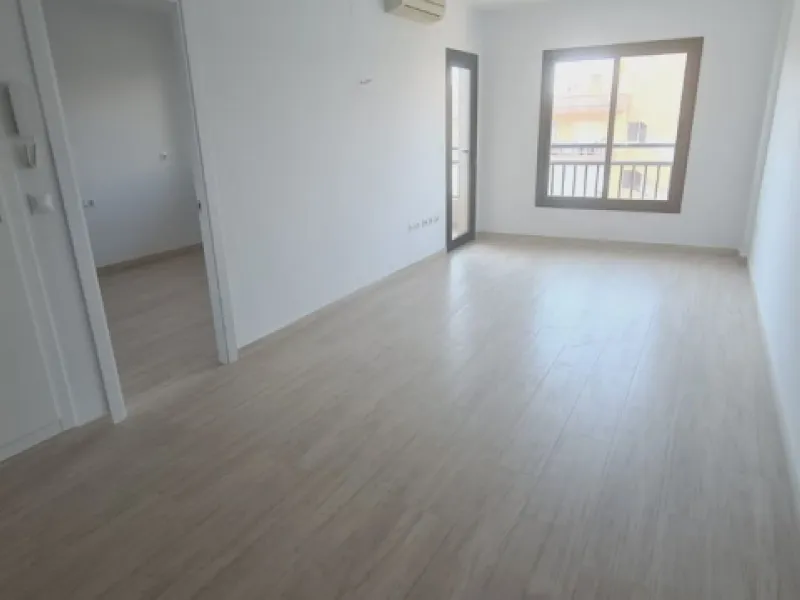 Apartment - Top Floor Apartment в продаже в Fuengirola, Málaga. В доме 1 спален и 1 ванных комнат. Площадь дома 57 м²