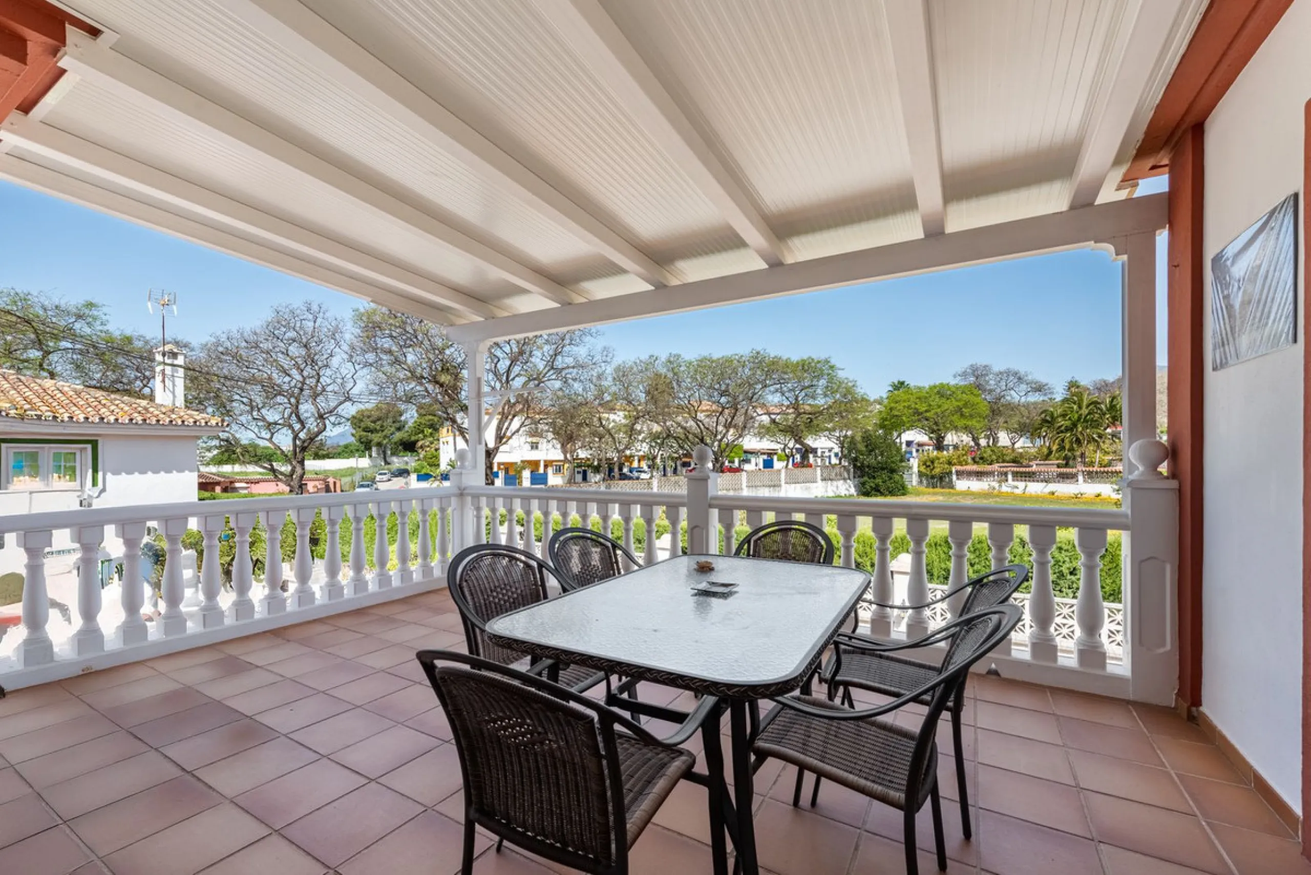 Spacious Villa in central San Pedro! With 3 separate apartments and garage for 10 cars.