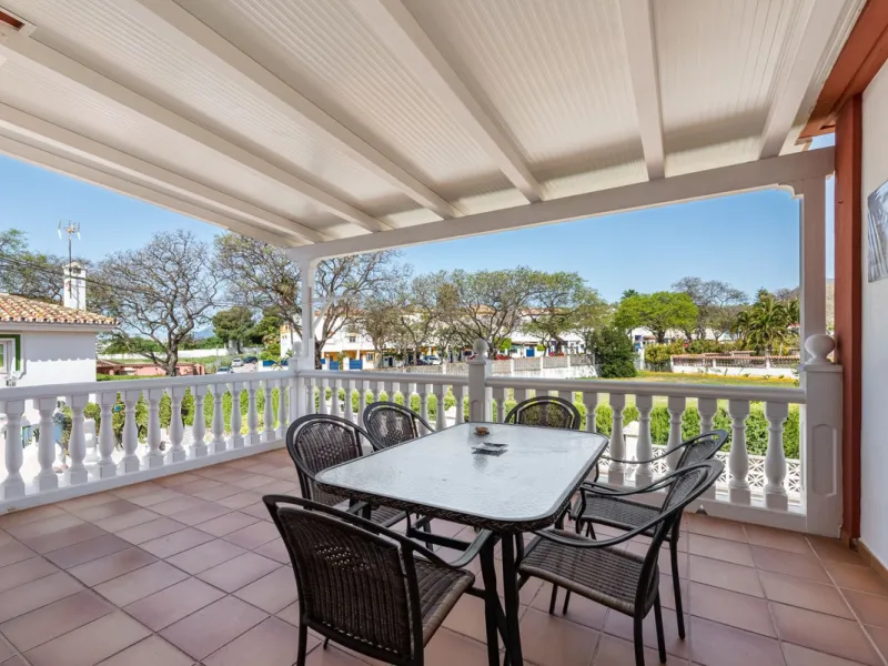 Spacious Villa in central San Pedro! With 3 separate apartments and garage for 10 cars.