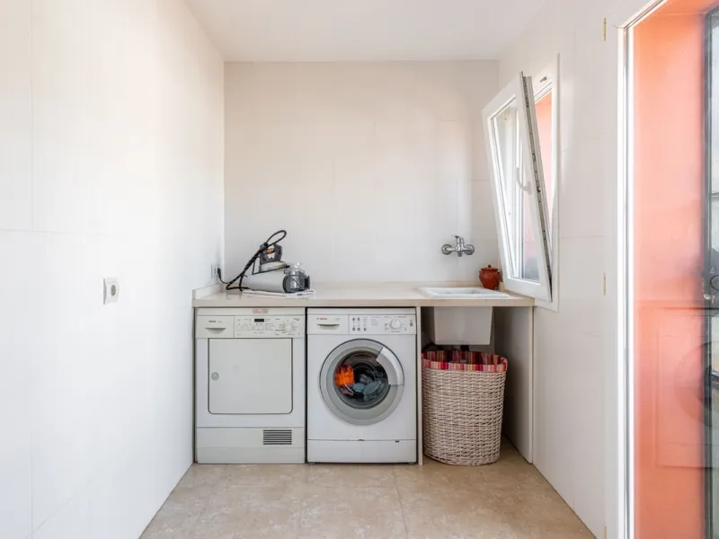 Spacious Villa in central San Pedro! With 3 separate apartments and garage for 10 cars.