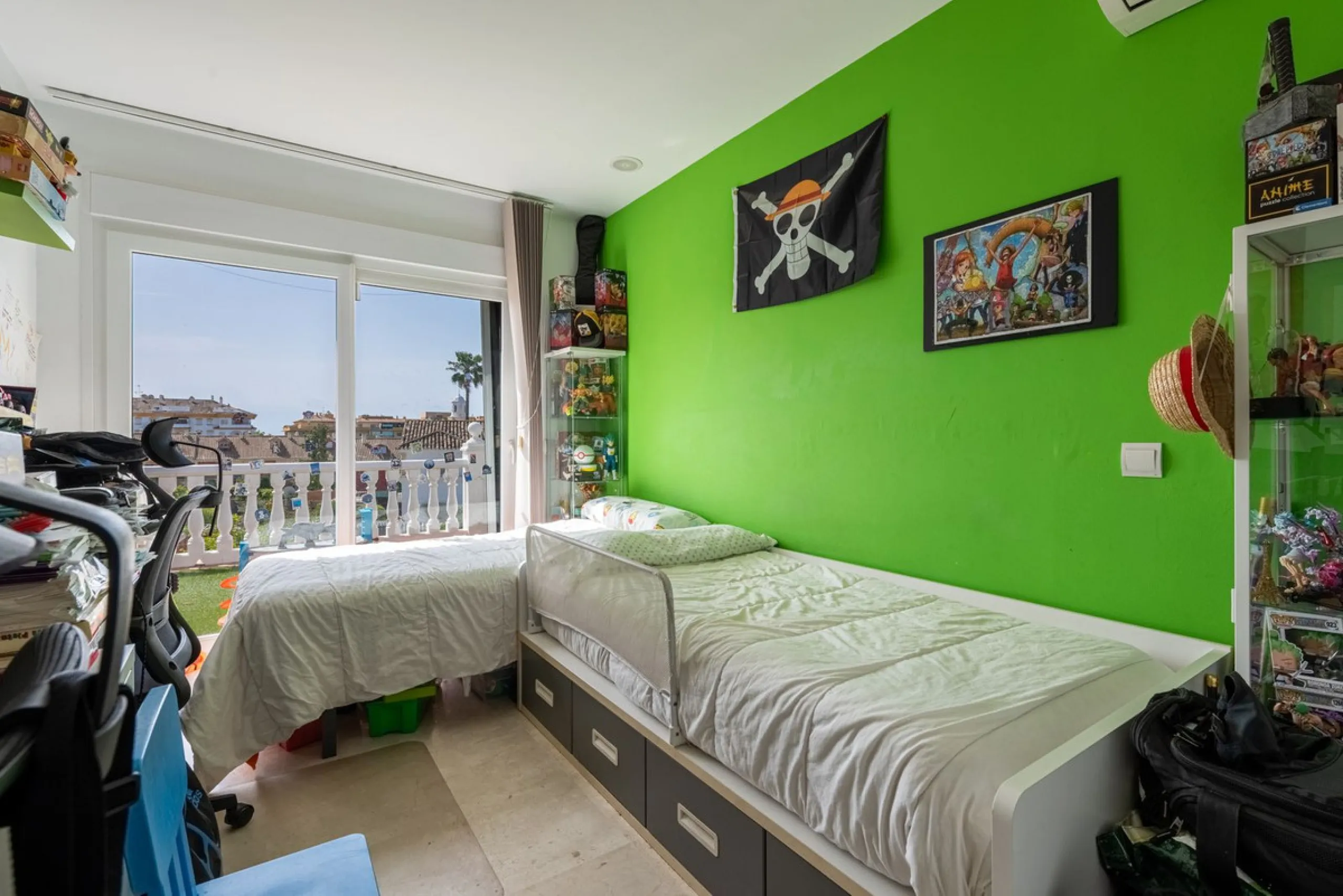 Spacious Villa in central San Pedro! With 3 separate apartments and garage for 10 cars.