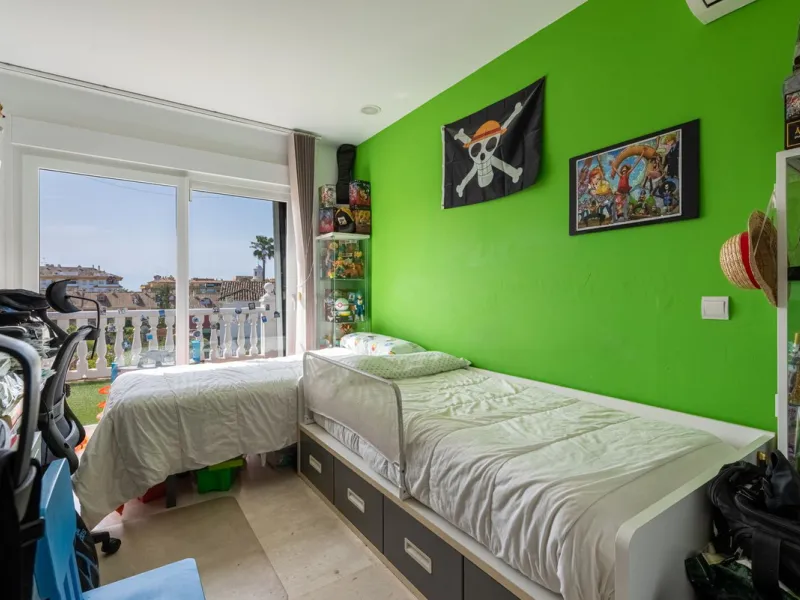 Spacious Villa in central San Pedro! With 3 separate apartments and garage for 10 cars.