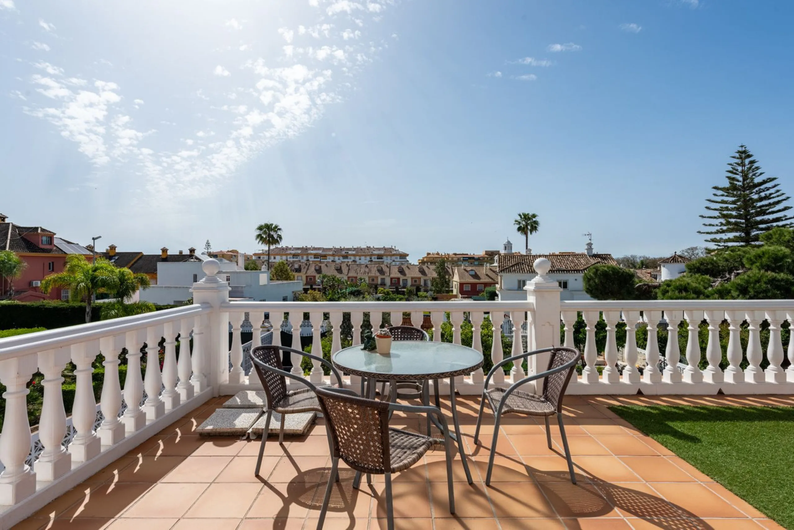 Spacious Villa in central San Pedro! With 3 separate apartments and garage for 10 cars.
