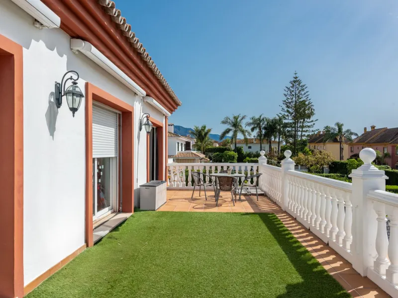Spacious Villa in central San Pedro! With 3 separate apartments and garage for 10 cars.