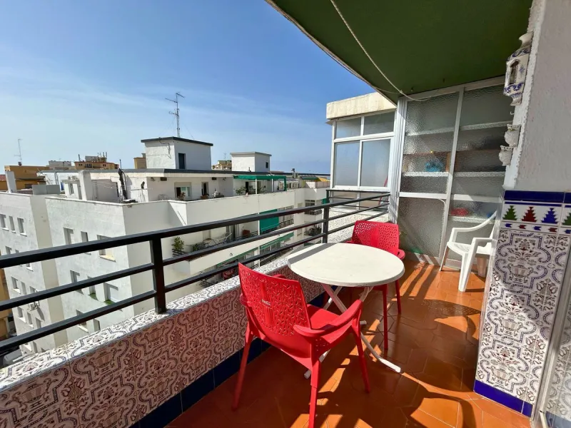A wonderful 86 m² apartment is for sale in the El Mirador area of Marbella, a quiet and well-connected location with easy access to the highway and surrounded by all amenities: bus stops, schools, parks, and supermarkets.​