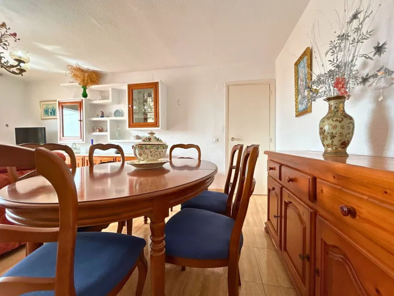 A wonderful 86 m² apartment is for sale in the El Mirador area of Marbella, a quiet and well-connected location with easy access to the highway and surrounded by all amenities: bus stops, schools, parks, and supermarkets.​
