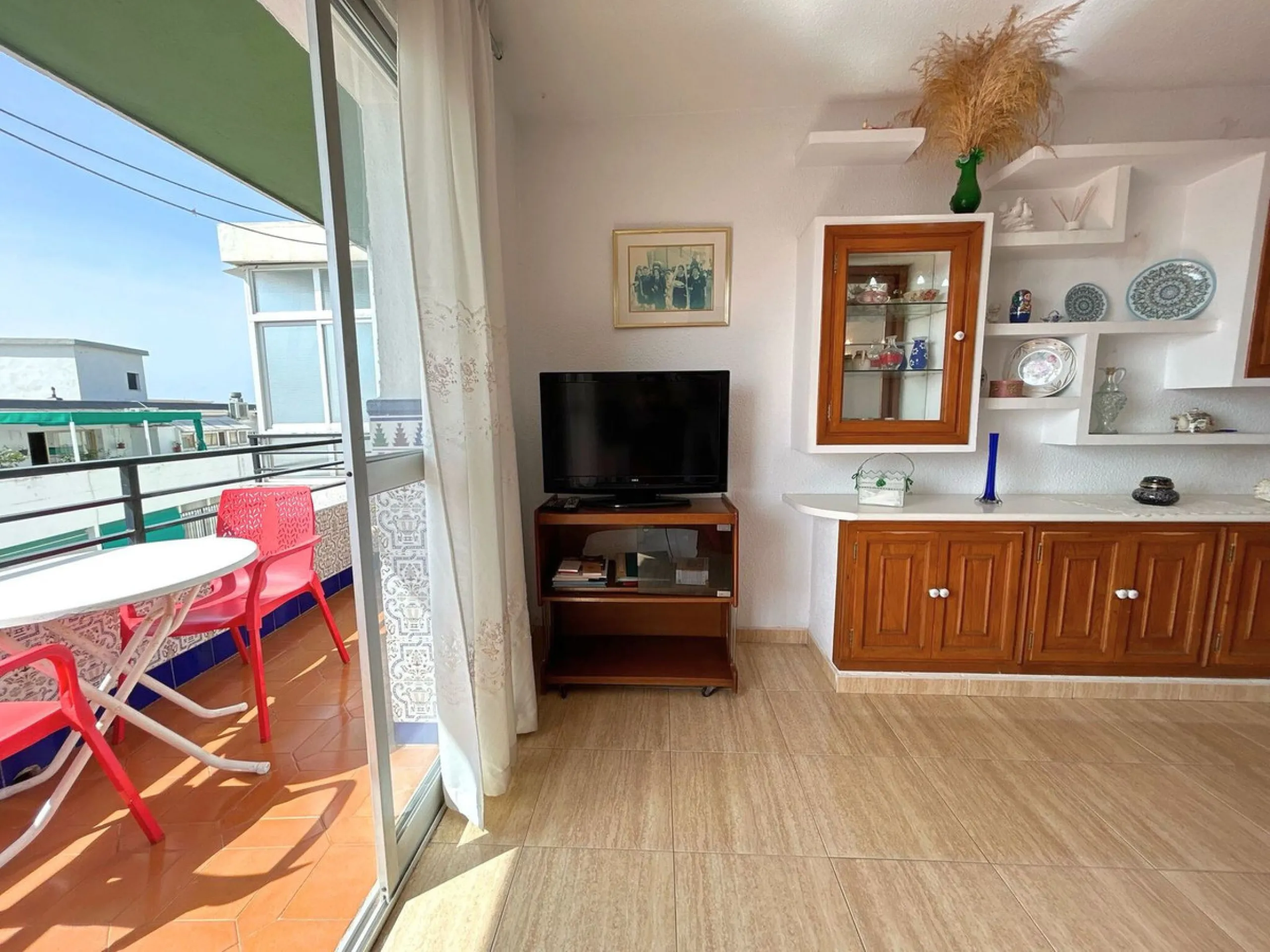 A wonderful 86 m² apartment is for sale in the El Mirador area of Marbella, a quiet and well-connected location with easy access to the highway and surrounded by all amenities: bus stops, schools, parks, and supermarkets.​