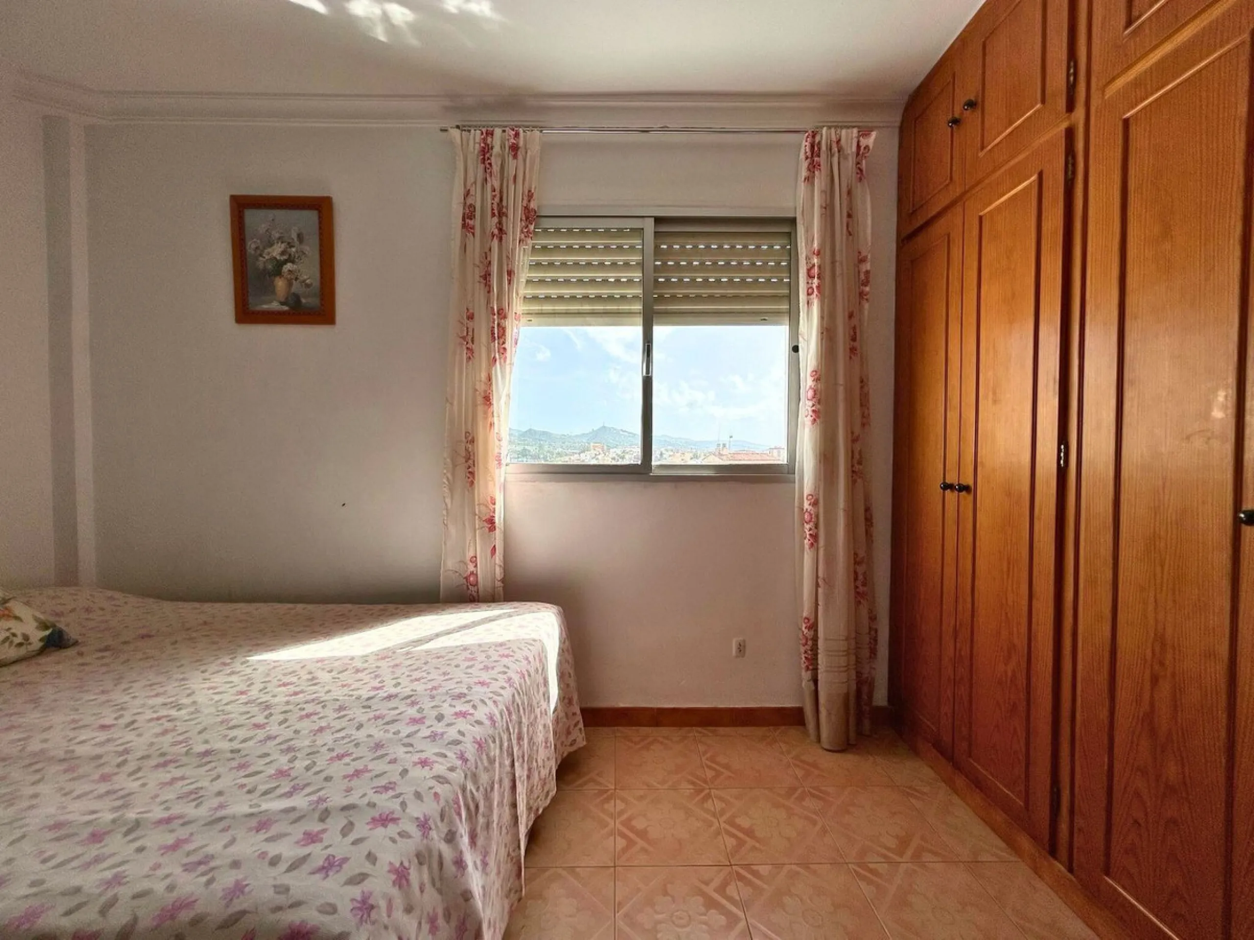 A wonderful 86 m² apartment is for sale in the El Mirador area of Marbella, a quiet and well-connected location with easy access to the highway and surrounded by all amenities: bus stops, schools, parks, and supermarkets.​