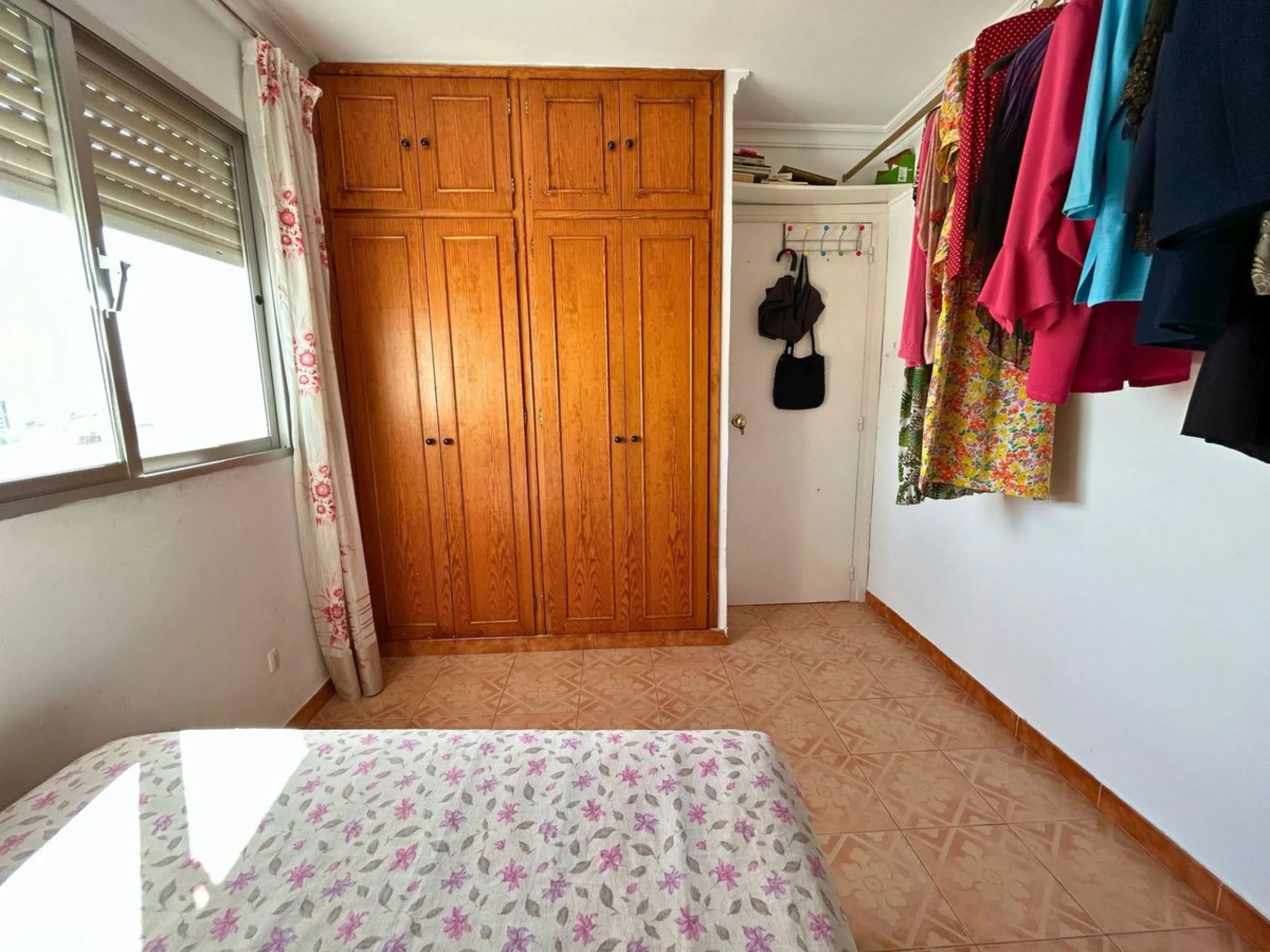 A wonderful 86 m² apartment is for sale in the El Mirador area of Marbella, a quiet and well-connected location with easy access to the highway and surrounded by all amenities: bus stops, schools, parks, and supermarkets.​
