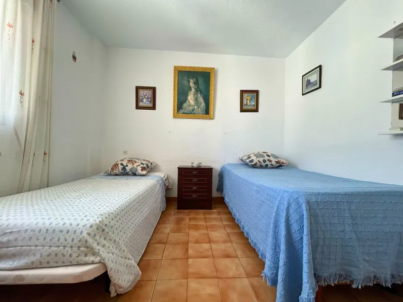 A wonderful 86 m² apartment is for sale in the El Mirador area of Marbella, a quiet and well-connected location with easy access to the highway and surrounded by all amenities: bus stops, schools, parks, and supermarkets.​