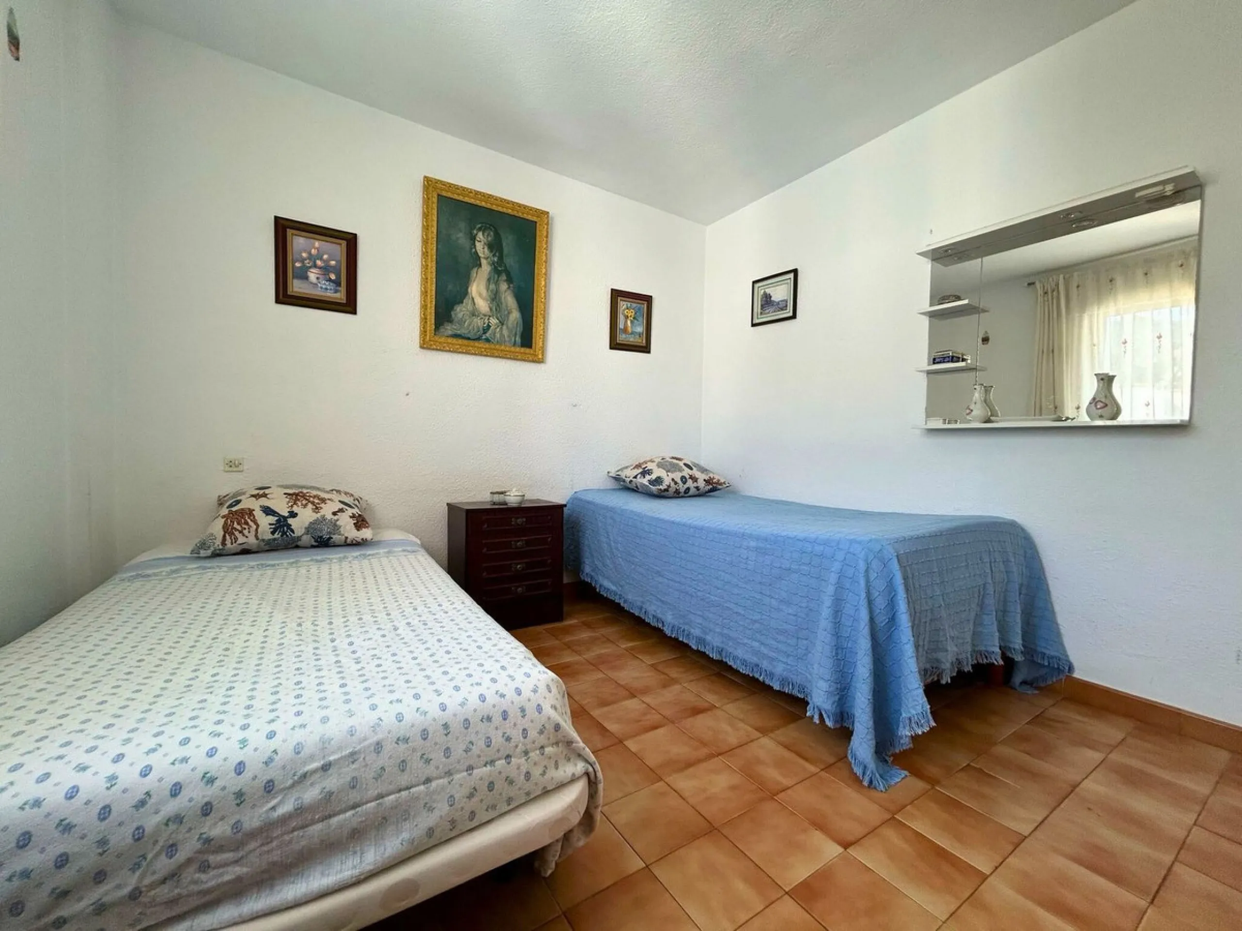 A wonderful 86 m² apartment is for sale in the El Mirador area of Marbella, a quiet and well-connected location with easy access to the highway and surrounded by all amenities: bus stops, schools, parks, and supermarkets.​
