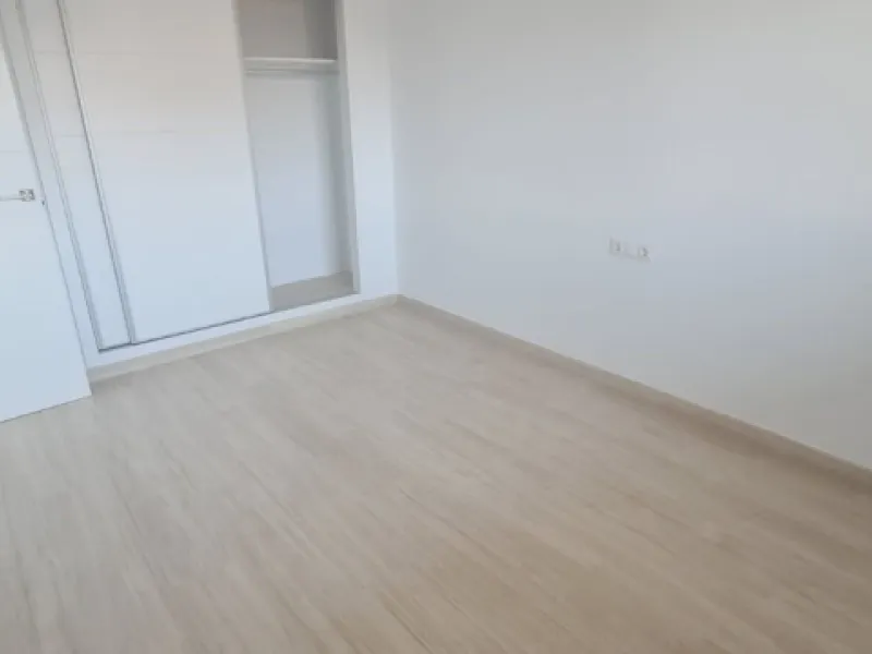 Apartment - Top Floor Apartment в продаже в Fuengirola, Málaga. В доме 1 спален и 1 ванных комнат. Площадь дома 57 м²