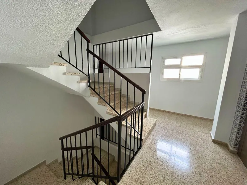 A wonderful 86 m² apartment is for sale in the El Mirador area of Marbella, a quiet and well-connected location with easy access to the highway and surrounded by all amenities: bus stops, schools, parks, and supermarkets.​
