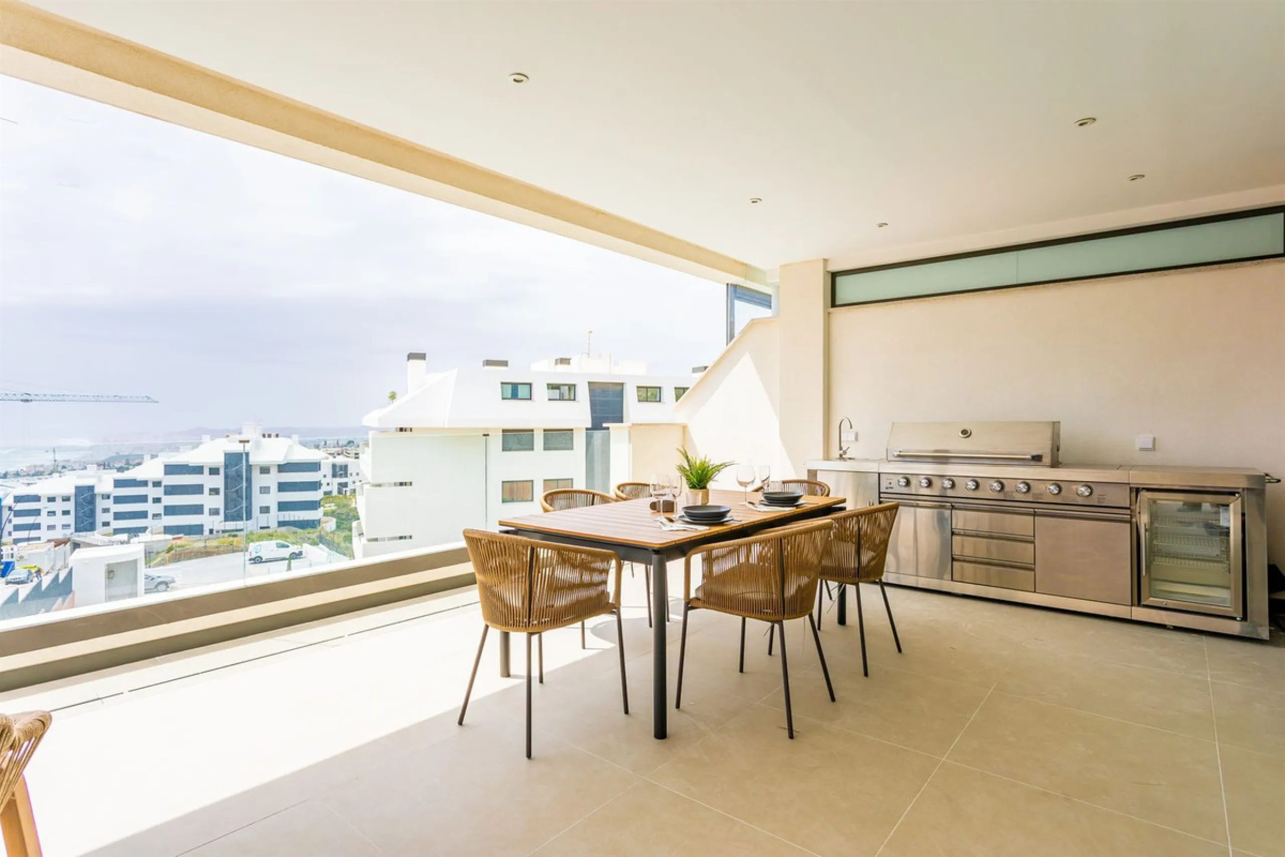 Apartment - Middle Floor Apartment в продаже в Fuengirola, Málaga. В доме 3 спален и 2 ванных комнат. Площадь дома 150 м²