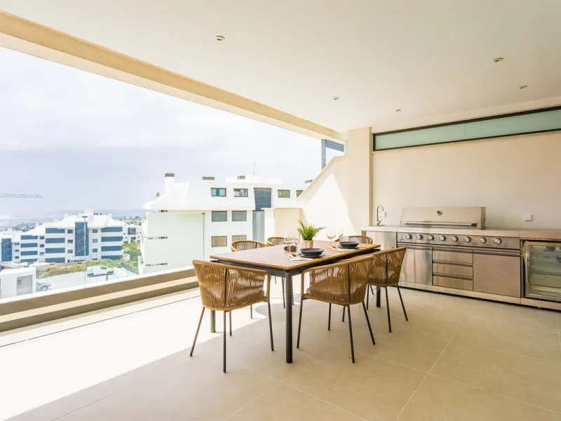 Apartment - Middle Floor Apartment в продаже в Fuengirola, Málaga. В доме 3 спален и 2 ванных комнат. Площадь дома 150 м²