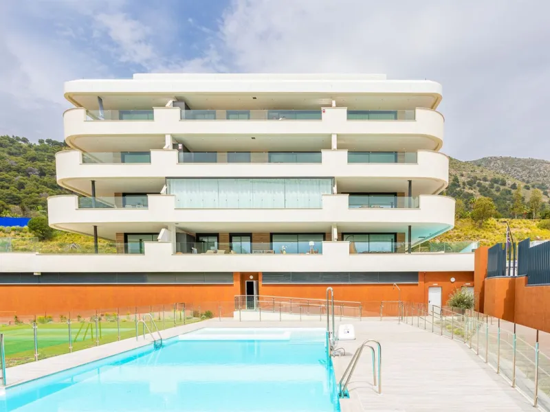 Apartment - Middle Floor Apartment в продаже в Fuengirola, Málaga. В доме 3 спален и 2 ванных комнат. Площадь дома 150 м²