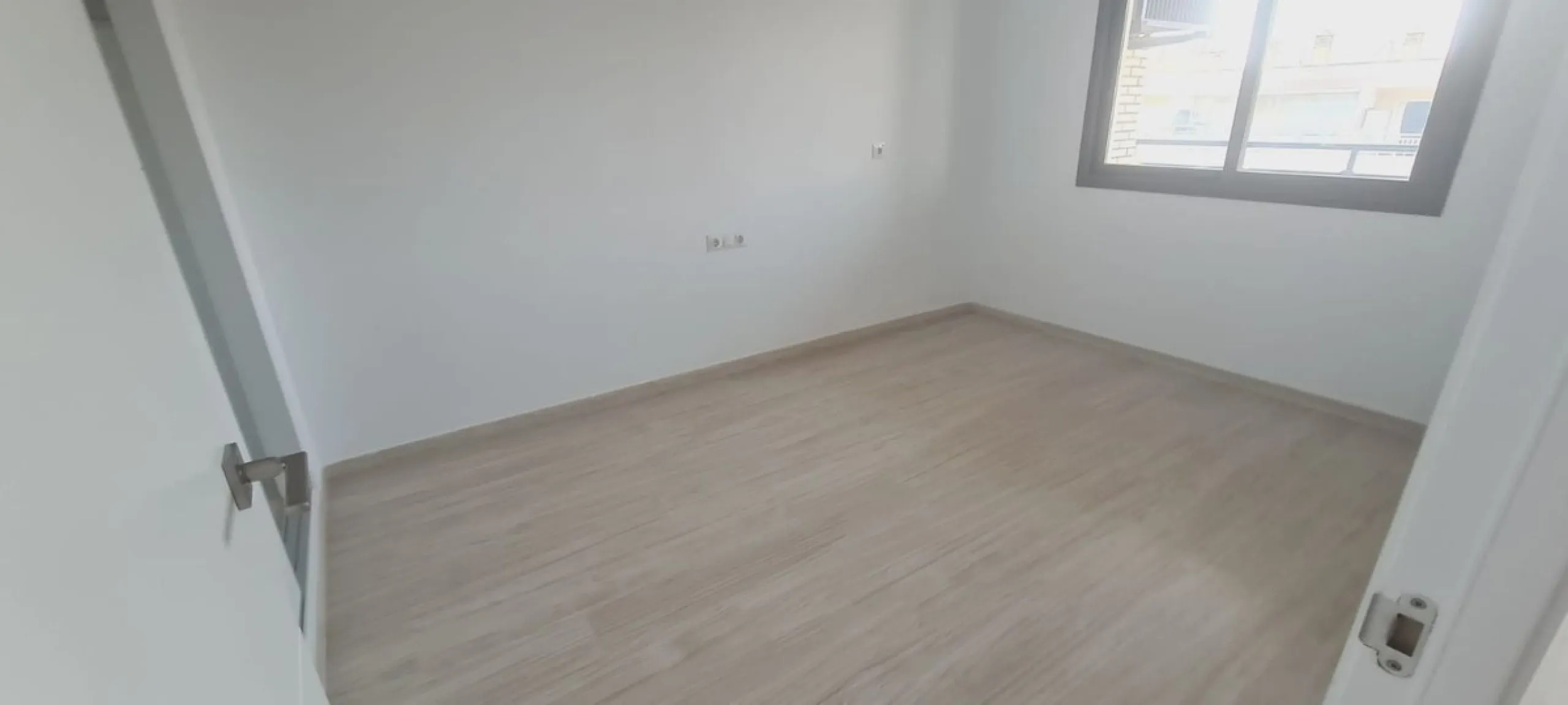 Apartment - Top Floor Apartment в продаже в Fuengirola, Málaga. В доме 1 спален и 1 ванных комнат. Площадь дома 57 м²