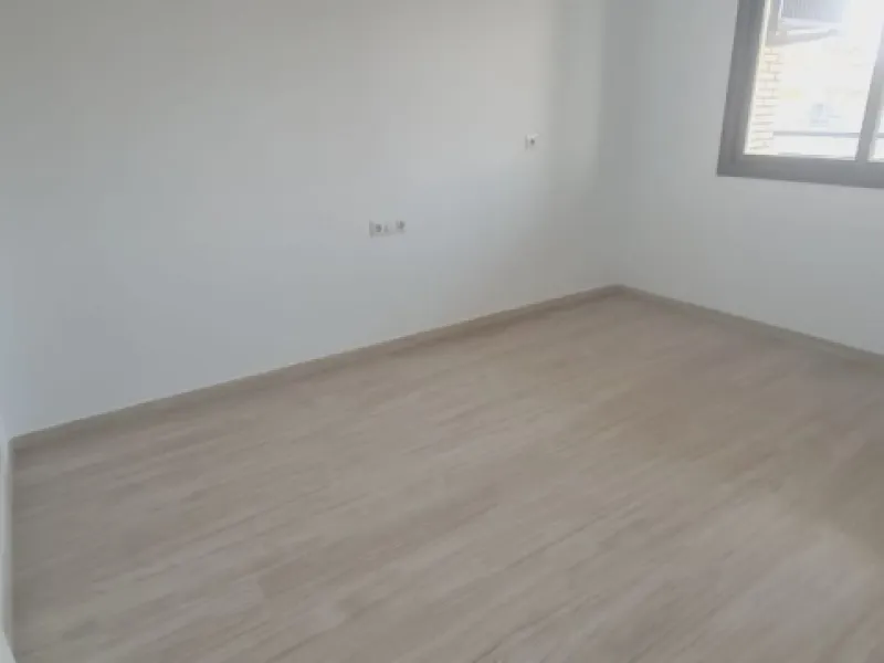 Apartment - Top Floor Apartment в продаже в Fuengirola, Málaga. В доме 1 спален и 1 ванных комнат. Площадь дома 57 м²
