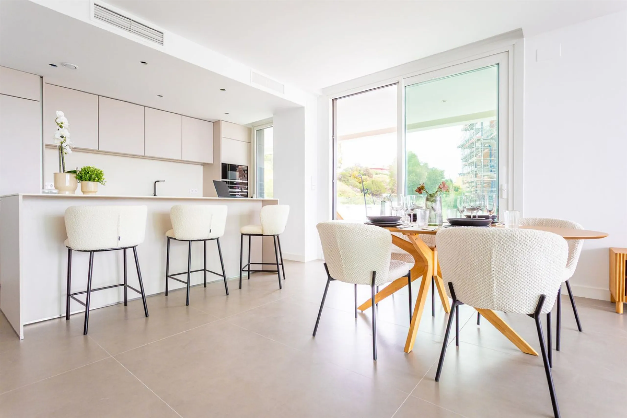 Apartment - Middle Floor Apartment в продаже в Fuengirola, Málaga. В доме 3 спален и 2 ванных комнат. Площадь дома 150 м²