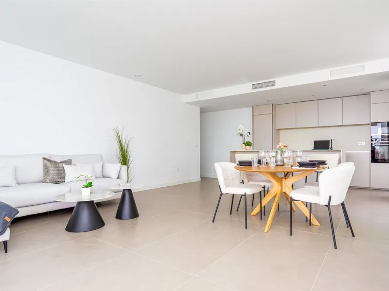 Apartment - Middle Floor Apartment в продаже в Fuengirola, Málaga. В доме 3 спален и 2 ванных комнат. Площадь дома 150 м²