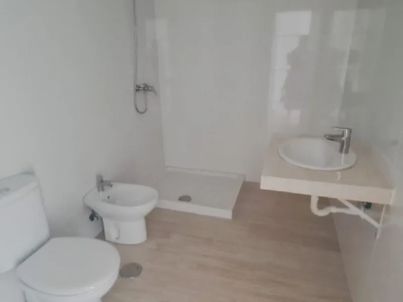 Apartment - Top Floor Apartment в продаже в Fuengirola, Málaga. В доме 1 спален и 1 ванных комнат. Площадь дома 57 м²