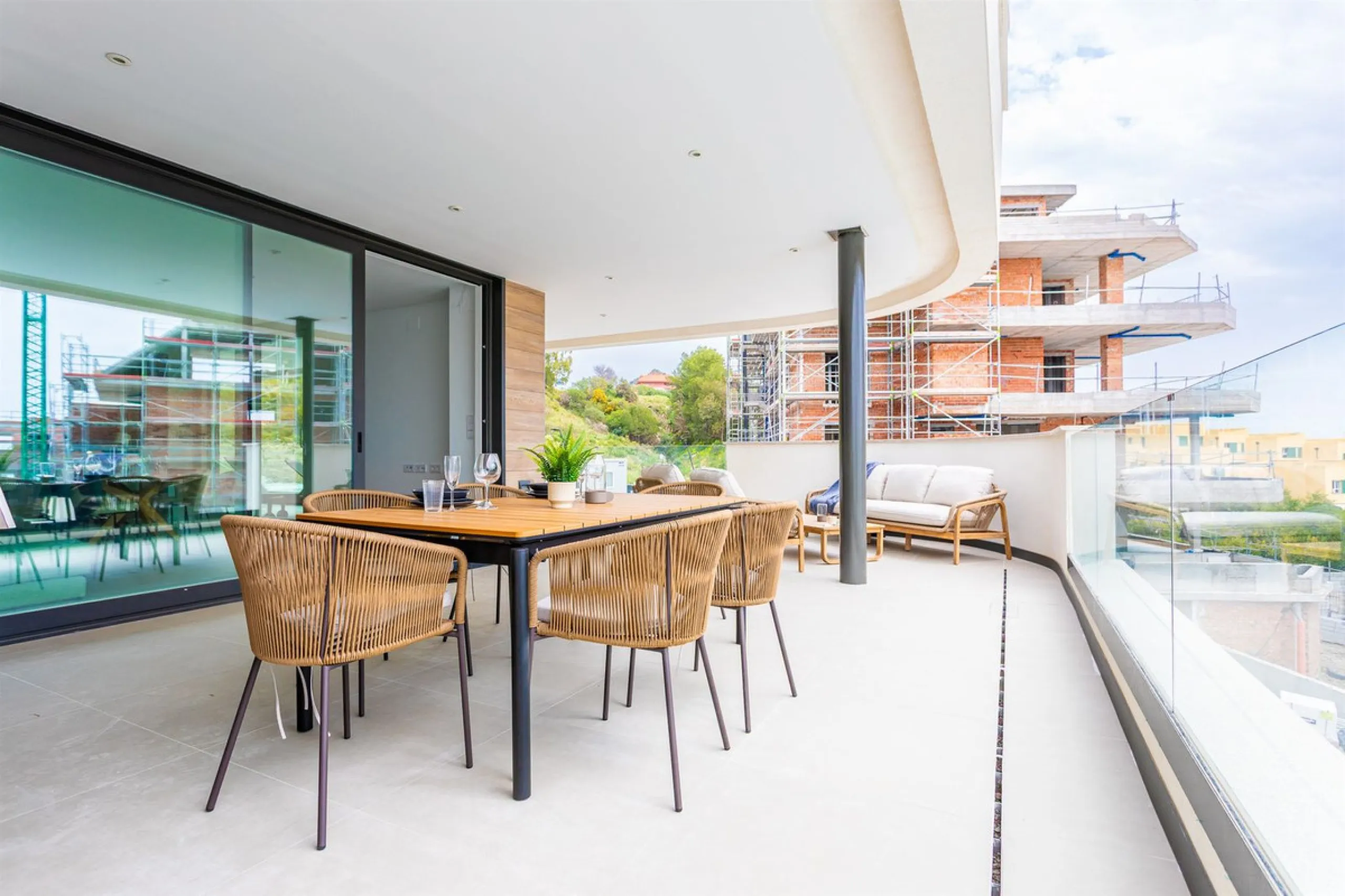 Apartment - Middle Floor Apartment в продаже в Fuengirola, Málaga. В доме 3 спален и 2 ванных комнат. Площадь дома 150 м²